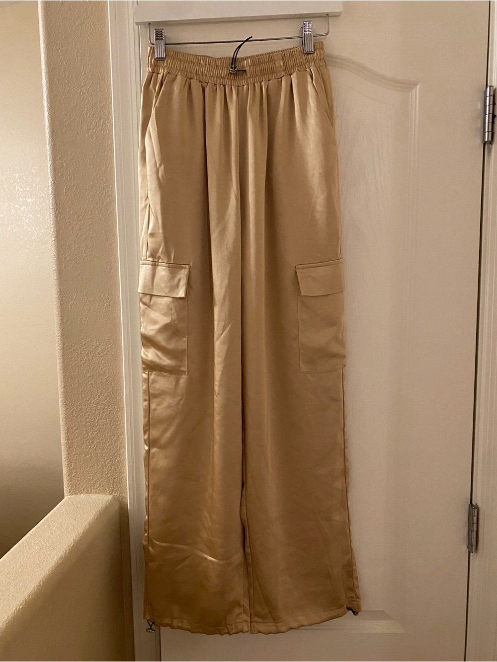 Superdown Rita Satin Cargo Pant in Champagne - Picture 3 of 4